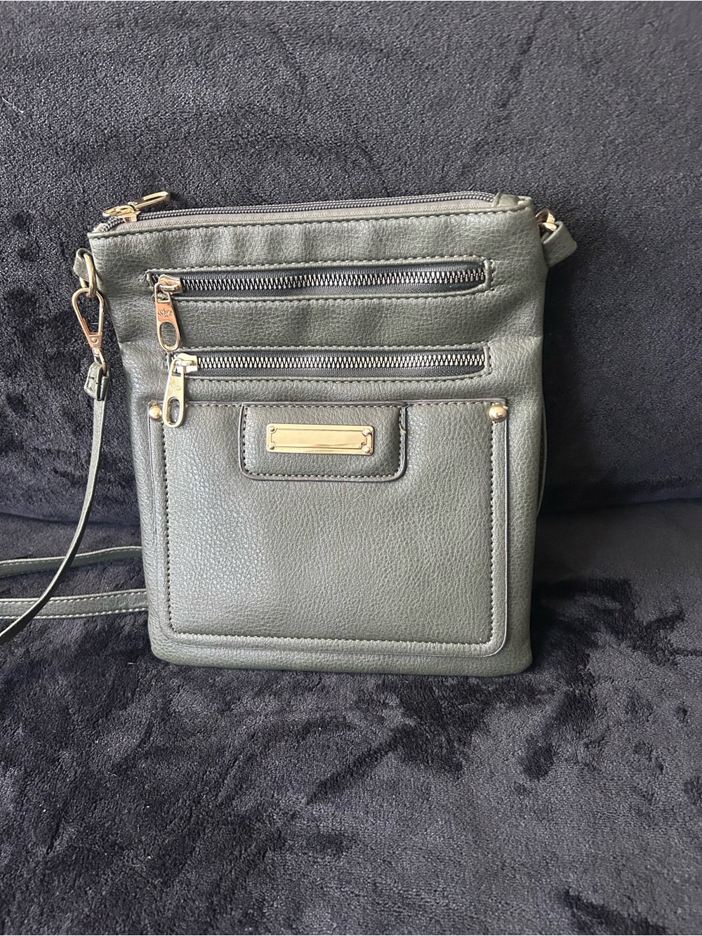 Classic Crossbody Bag in Olive Green